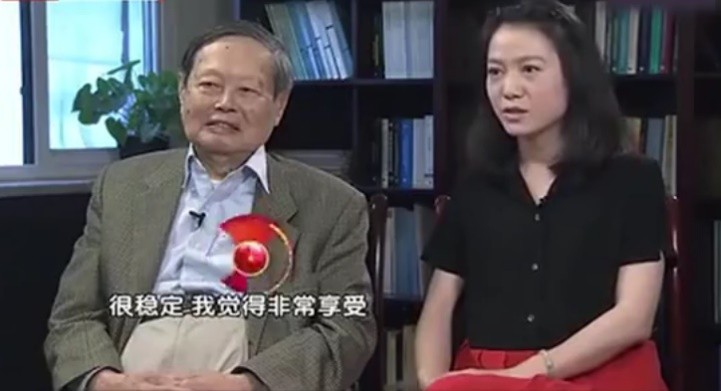 47岁翁帆：把杨振宁照顾到100岁，恩爱18年，继子女们对她很感激