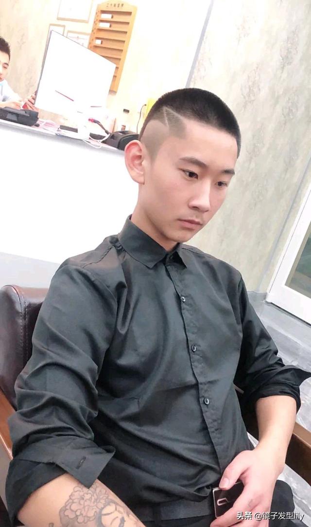 最新男士发型图片大全（新流行男发21款）(21)