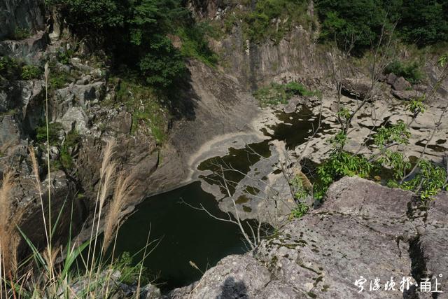 宁波十大旅游景点介绍（宁波这座千年古村藏着一条大峡谷）(2)