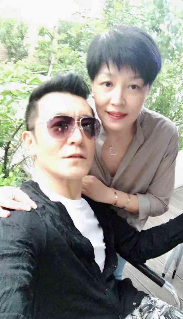 李咏妻子哈文简历曝光（丈夫李咏病逝后坚持不改嫁）(12)