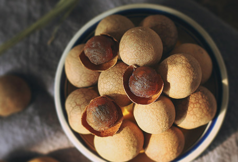 桂圆泡水去皮还是不去皮