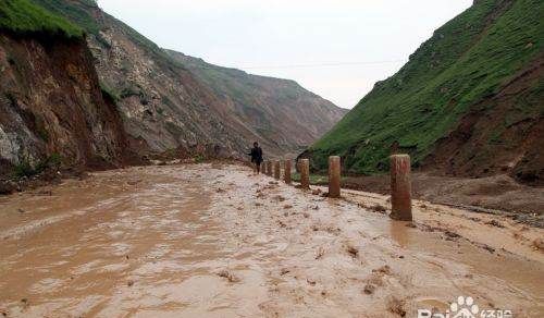 遇到泥石流正确做法是什么,山上遭遇泥石流正确的做法图6