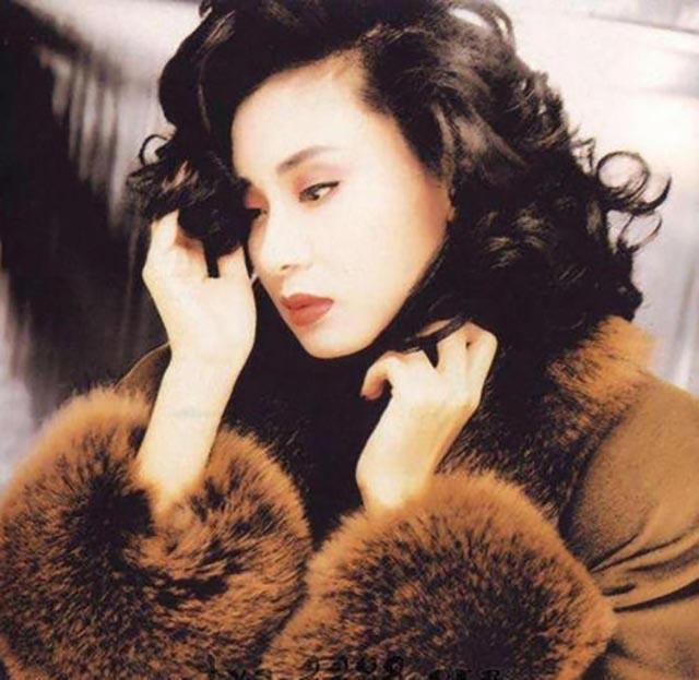 邝美云颜值巅峰(从阁楼女孩到珠宝大亨)(2)