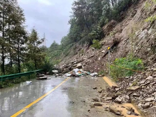 陕西安康石泉大暴雨（安康紫阳暴雨致多处塌方）(8)