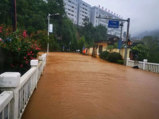 陕西安康石泉大暴雨（安康紫阳暴雨致多处塌方）(2)