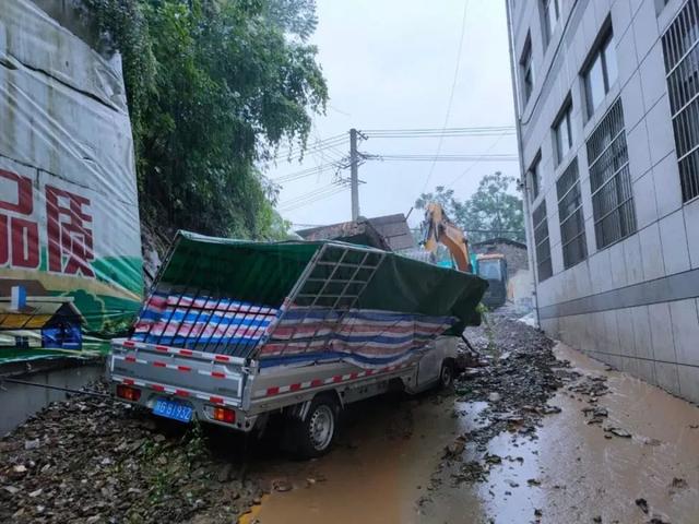 陕西安康石泉大暴雨（安康紫阳暴雨致多处塌方）(4)