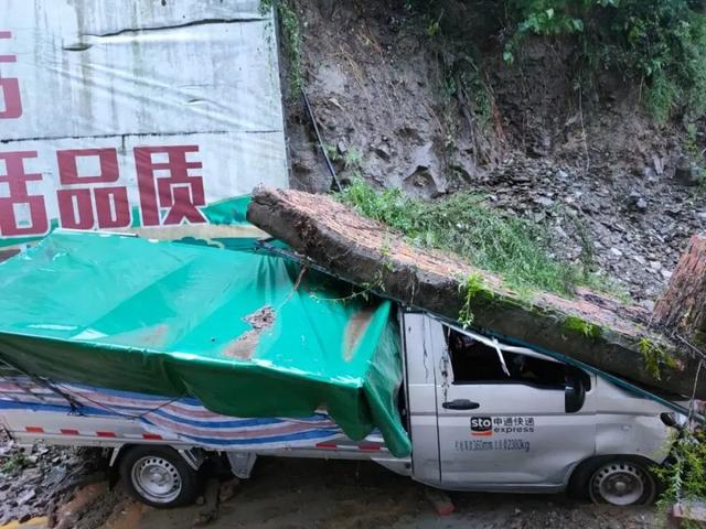 陕西安康石泉大暴雨（安康紫阳暴雨致多处塌方）(3)