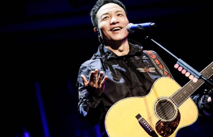 许飞跟许巍的关系 刘颖是许飞的男朋友吗