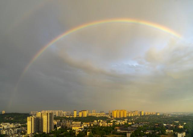 雨后彩虹是光的什么现象(雨后彩虹的原理)