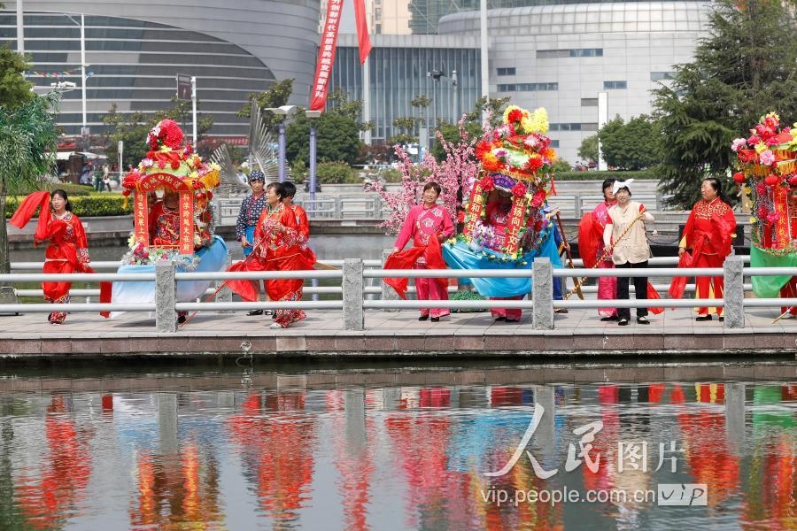 江苏盱眙第十九届龙虾节开幕