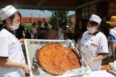 ​盘点巨型大月饼！有最贵近13万的，有世界最大的，让你大饱眼福