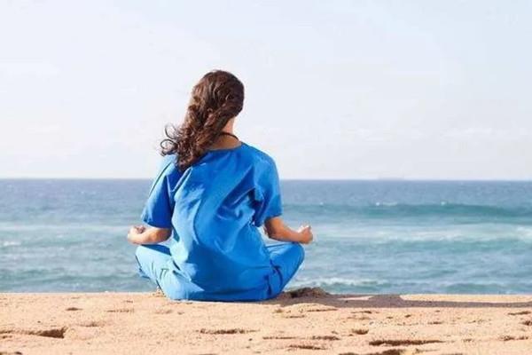 打坐会伤膝盖吗 打坐膝盖疼是怎么回事 打坐会伤膝盖吗 打坐膝盖疼是怎么回事