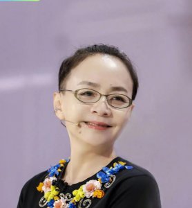 ​宋丹丹继女：与继母相处融洽，做导演获国际大奖，实力不比继母差