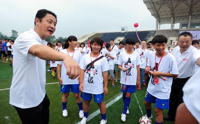 中乙总经理马明宇现状:娶空姐妻子,女儿已上大学!