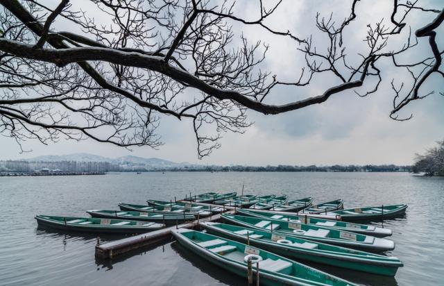 杭州“西湖三堤”，苏堤是苏东坡，白堤是白居易，那么杨堤指谁？