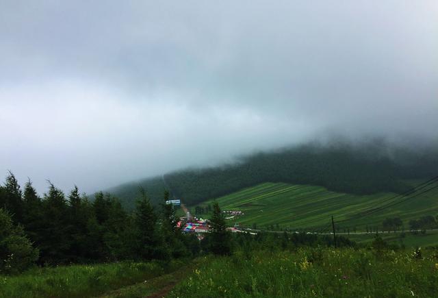 我看到的草原天路，雨天一片茫然