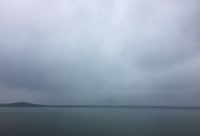 我看到的草原天路，雨天一片茫然