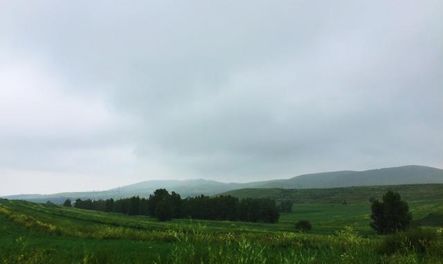 我看到的草原天路，雨天一片茫然