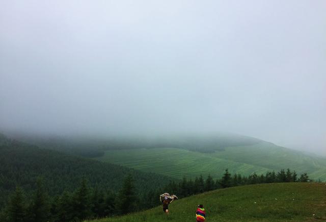 我看到的草原天路，雨天一片茫然