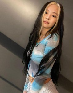 ​Jennie妈妈是CEO！盘点7位“富二代”韩国艺人 Lisa爸是国际名厨