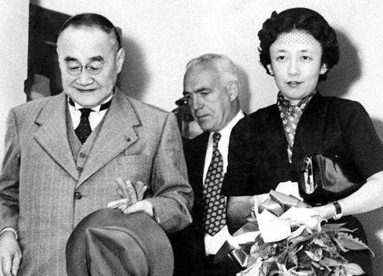 战败后，日本外相让女儿使美人计离间英美，她还生下了1草包首相