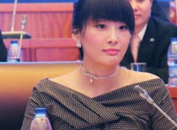 娃哈哈董事长女儿宗馥莉近照：身价千亿至今未嫁，现公开征婚