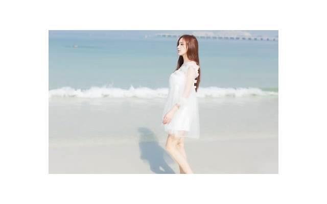 抖音女生文案走路（抖音走路的女孩图片）